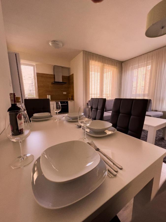 ברטיסלאבה Elegant Escape Apartment I - City Centre מראה חיצוני תמונה