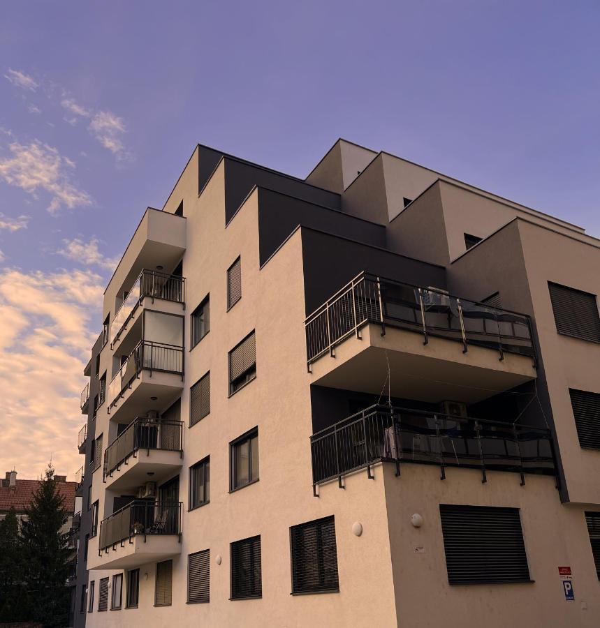 ברטיסלאבה Elegant Escape Apartment I - City Centre מראה חיצוני תמונה